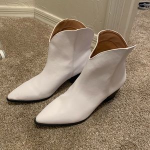WHITE COWGIRL BOOTS